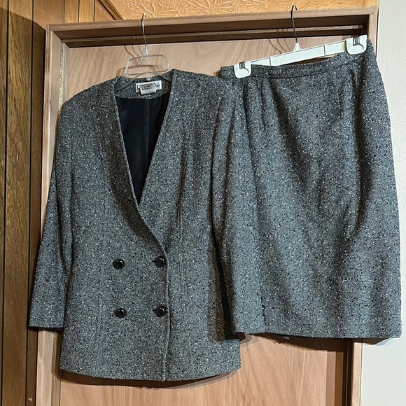 EUC vintage Christian Dior suit 10 - Picture 1 of 7